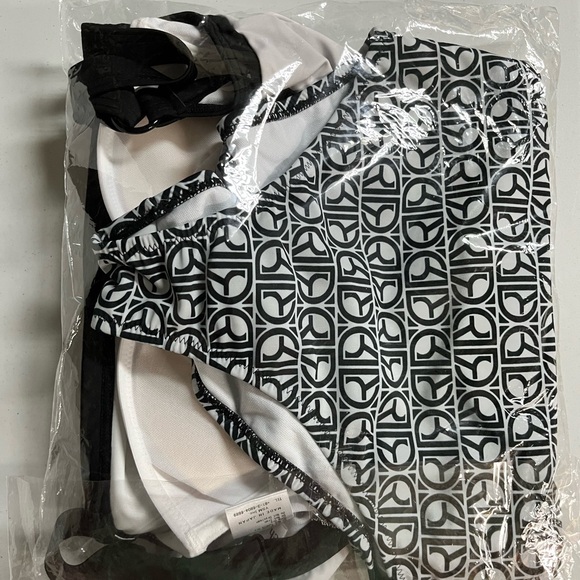 Black and white Darich one piece swimsuit - Picture 14 of 16